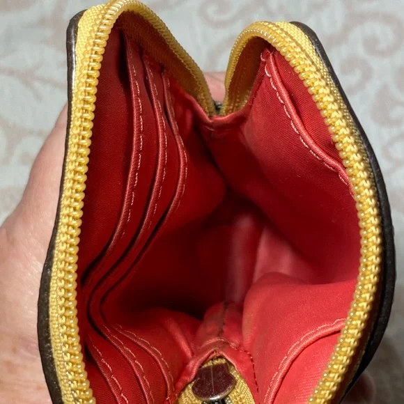 Authentic Coach Peyton Floral Vertical Wristlet - Picture 7 of 12